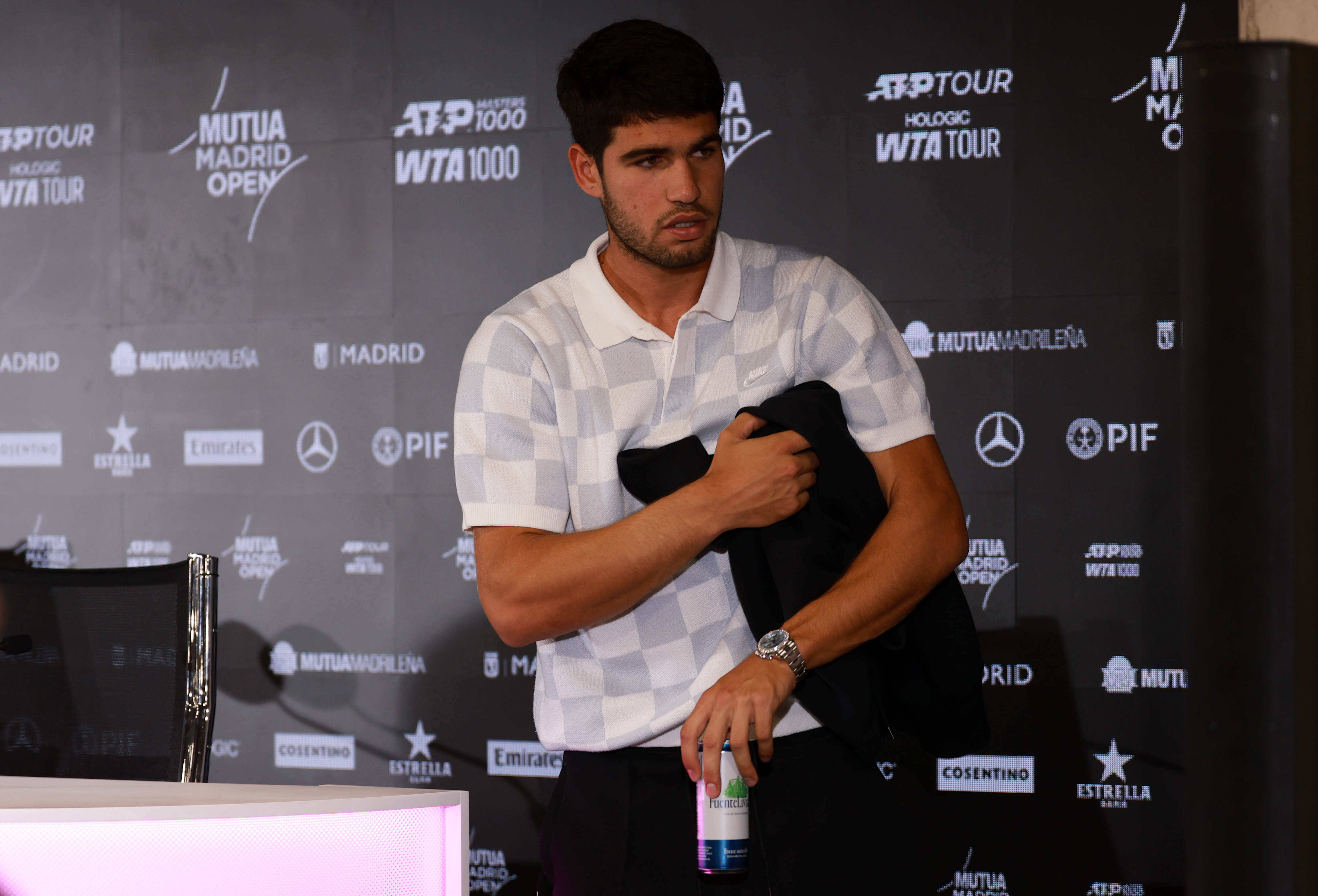 Alcaraz causa baja en la Copa Davis por edema muscular