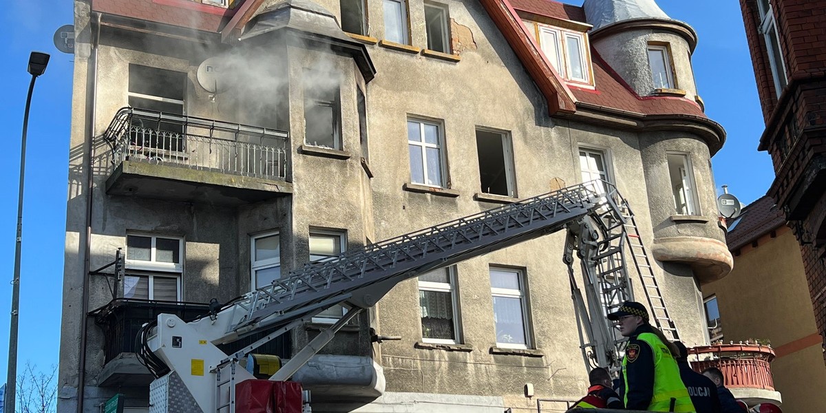 Starogard Gdański. Pożar mieszkania w kamienicy. Nie żyje 3 dzieci - zdj. Kociewski.pl