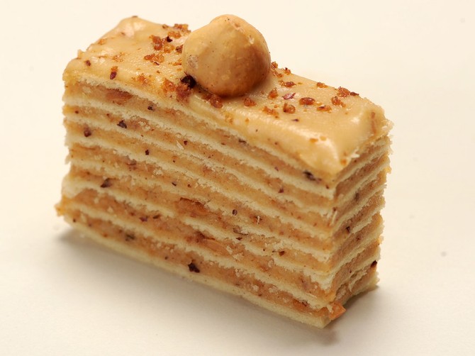 Recept za ROZENKU sa skupljim sastojkom, koji joj daje PREFINJENIJI PRAZNIČNI UKUS: Lešnik rozen torta!