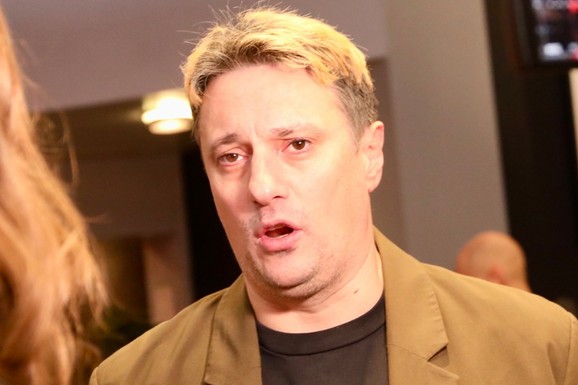 ANDRIJA MILOŠEVIĆ I MILAN MARIĆ U GEJ SCENAMA Snimili kadrove sa STRASNIM POLJUPCIMA, otkrivamo detalje