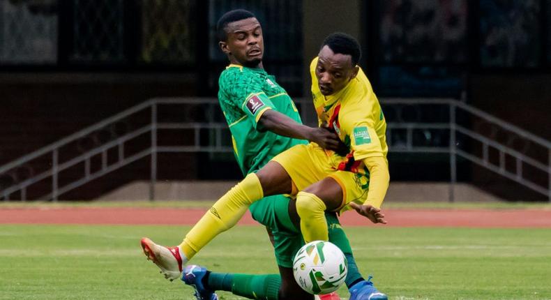 Zimbabwe forward Khama Billiat (R) contests possession with South Africa midfielder Teboho Mokoena (L) during a 2022 World Cup qualifier in Harare Creator: Jekesai NJIKIZANA