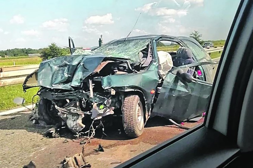 U saobraćajnoj nesreći 17 jula ,na autoputu Beograd - Niš, kod Velike Plane, život je izgubilo dvoje dece, a do nesreće je došlo kada je "ford ka" ,kojim je upravljao njihov deda, Aleksandar Stojković (61) udario u kamion u zaustavnoj traci. 