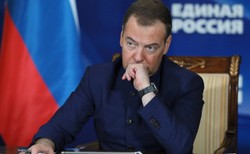 Miedwiediew grozi Zełenskiemu. "Nie ma innych opcji..."