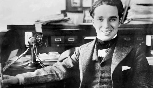 Charlie Chaplin [zdjęcie z przełomu 1915-20 r.]
