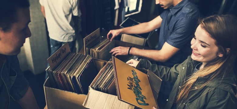 Polska muzyka i polski hip-hop znów górą. Niemal nie kupujemy muzyki z zagranicy. Liderami O.S.T.R. oraz KęKę