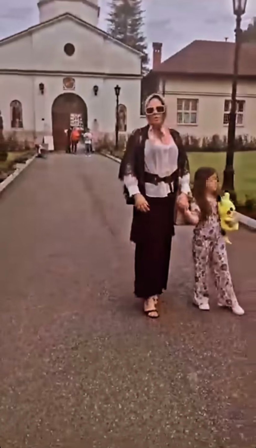 Ana je sa ćerkom posetila manastir