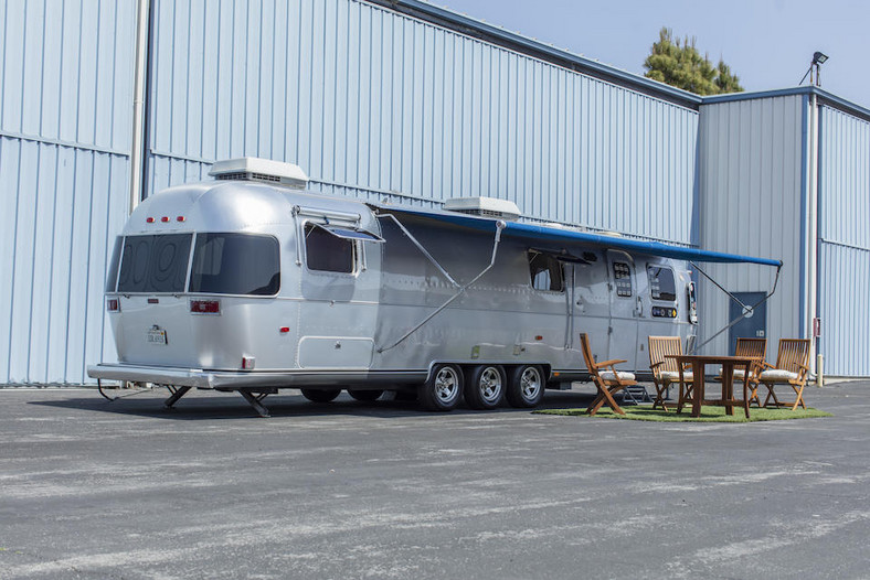 Przyczepa Airstream należąca do Toma Hanksa