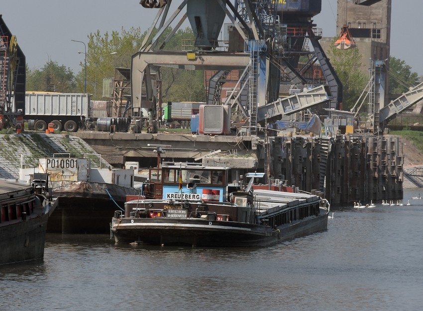 Luka Novi Sad  je nedavno privatizovana, kupac je "P&0 Ports Dubai"