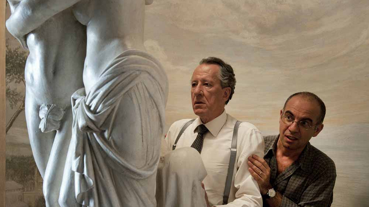 Geoffrey Rush, znakomity aktor znany polskim widzom z takich produkcji jak "Zakochany Szekspir", "Piraci z Karaibów" czy "Jak zostać królem", 6 lipca obchodzi swoje 62. urodziny. Już niedługo australijskiego aktora będzie można zobaczyć w filmie "Koneser" w reżyserii Giuseppe Tornatore.