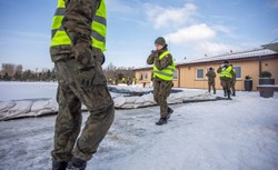 Zmarł mężczyzna, który skoczył z mostu do Wisły