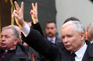 Jarosław Kaczyński kibicuje Hiszpanom podczas Euro 2012, bo są najniżsi