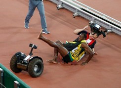 Kamerzysta chińskiej telewizji rozjechał Usaina Bolta. Dosłownie! ZDJĘCIA