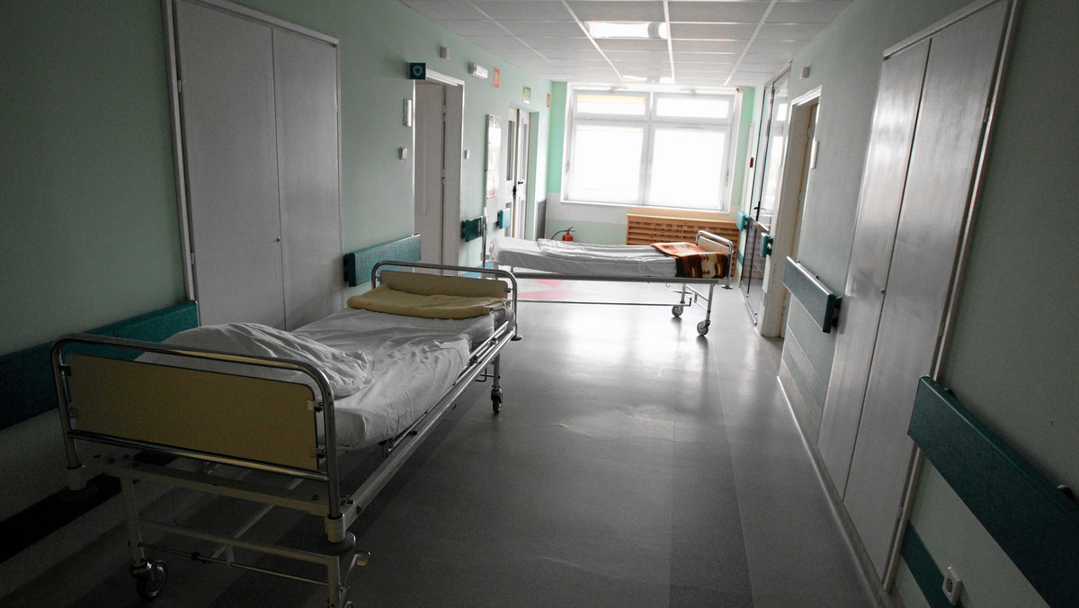Dyrekcja powiatowego Szpitala w Augustowie nie podpisała dotąd umowy na dzierżawę placówki ze spółką Centrum Dializa z Sosnowca, która w maju wygrała przetarg na 25-letnią dzierżawę operatorską.