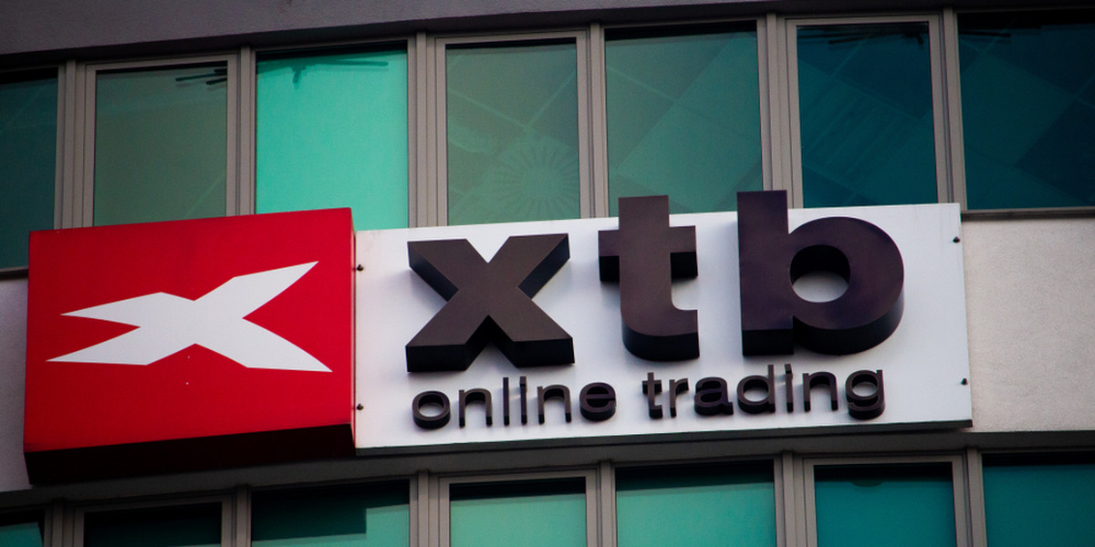 We wrześniu 2018 roku Komisja Nadzoru Finansowego nałożyła na X-Trade Brokers karę w wysokości 9,9 mln zł. Fundacja Trading Jam chce, by KNF opublikowało raport dotyczący działań XTB