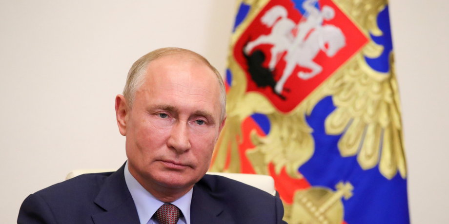 Rosja, zarządzana przez Władimira Putina, będzie miała problem z realizacją płatności dolarowych odsetek od obligacji i może 4 maja stać się technicznie niewypłacalna. 