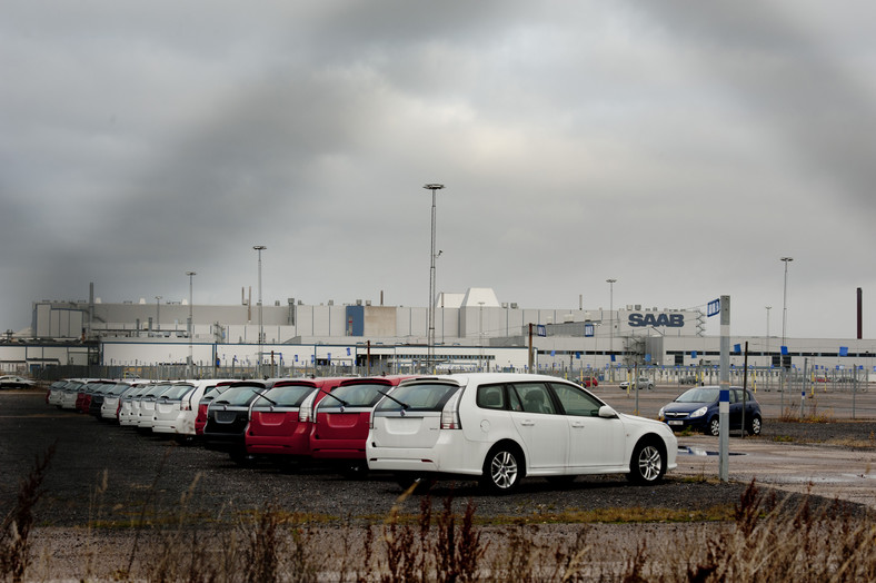 Nowe auta marki Saab na parkingu fabrycznym koncernu Saab Automobile w Trollhaettan w Szwecji fot: Erik Abel/Bloomberg