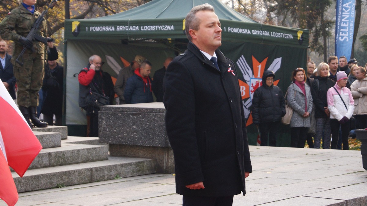 Bydgoski poseł PO Paweł Olszewski skierował do premiera Mateusza Morawieckiego pismo na temat możliwości popełnienia wykroczenia skarbowego przez wojewodę kujawsko-pomorskiego Mikołaja Bogdanowicza. Wojewoda szybko jednak zamieścił na Facebooku dokumenty, które mają świadczyć o tym, że nie złamał prawa.