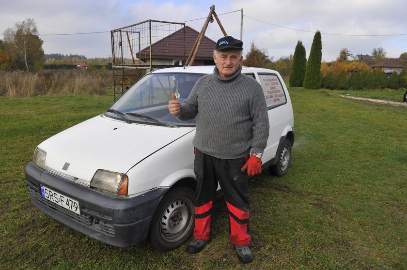 Poznajcie wynalazcę z Mazur. Jego fiacik jeździ na wodę