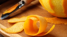 Rewelacyjne pomysły na wykorzystanie skórki pomarańczy. Przeczytaj, zanim wyrzucisz ją do kosza