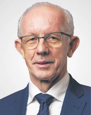 Wiesław Leśniakiewicz, wiceminister spraw wewnętrznych i administracji, w latach 2008–2015 komendant główny Państwowej Straży Pożarnej