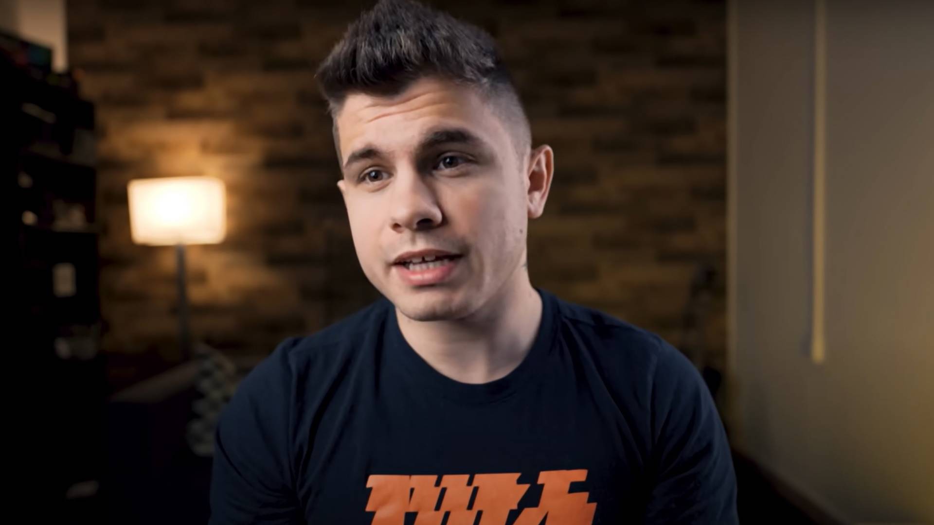Az egyik legismertebb magyar youtubert is átverték a hatósági áras tűzifával