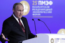 Putin w "rosyjskim Davos" wezwał liderów biznesu do inwestowania w Rosji