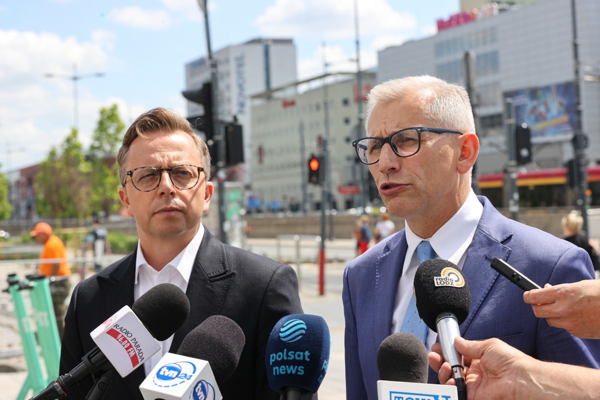 Kampania wyborcza do Parlamentu Europejskiego 2024. Lider listy Koalicji Obywatelskiej w wyborach do Parlamentu Europejskiego, poseł Dariusz Joński i senator KO Krzysztof Kwiatkowski podczas konferencji prasowej w Łodzi