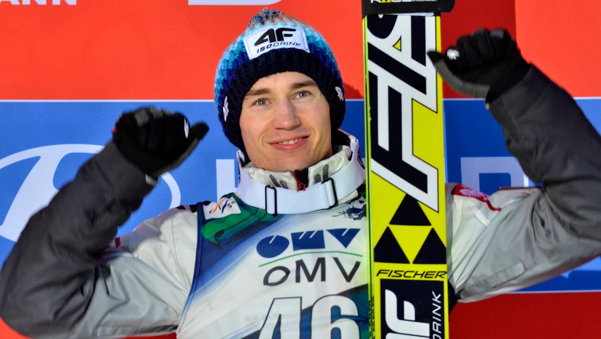 Kamil Stoch prezentował w Wiśle bardzo równą i wysoką dyspozycję. Nasz reprezentant w każdej swojej próbie szybował za 130 metr, jednak nie wystarczyło to, aby jego drużyna (WKS Zakopane) znalazła się na podium Mistrzostw Polski - relacjonuje skijumping.pl.