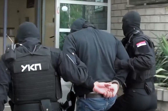 DVE OSOBE UHAPŠENE ZBOG KRVAVE TUČE U SMEDEREVU Muškarac zatečen mrtav u kafani, odmah pokrenuta istraga