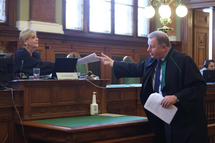 Schadl Gyögy ügyvédje szerint nem lehet megtartani az előkészítő ülést / Fotó: Zsolnai Péter