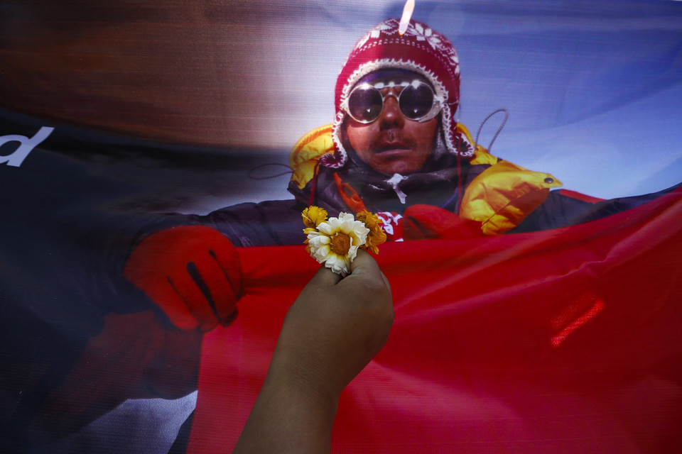 NEPAL EVEREST AVALANCHE (Funeral for victim of Everest avalanche )