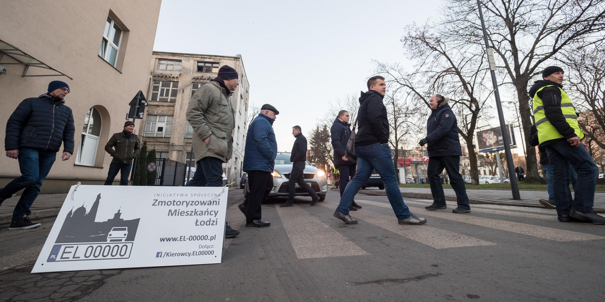 Protest kierowców. Blokowali ulice przy Urzędzie Miasta Łodzi