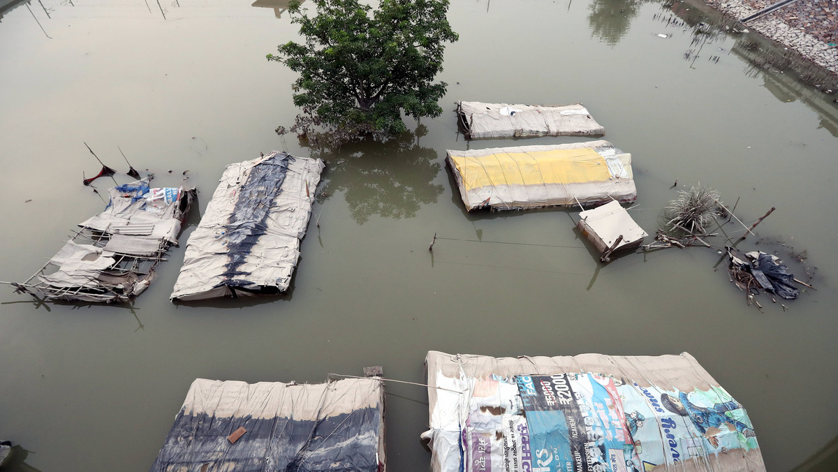 Gwałtowne powodzie w Indiach. Zaginęło ponad 20 żołnierzy