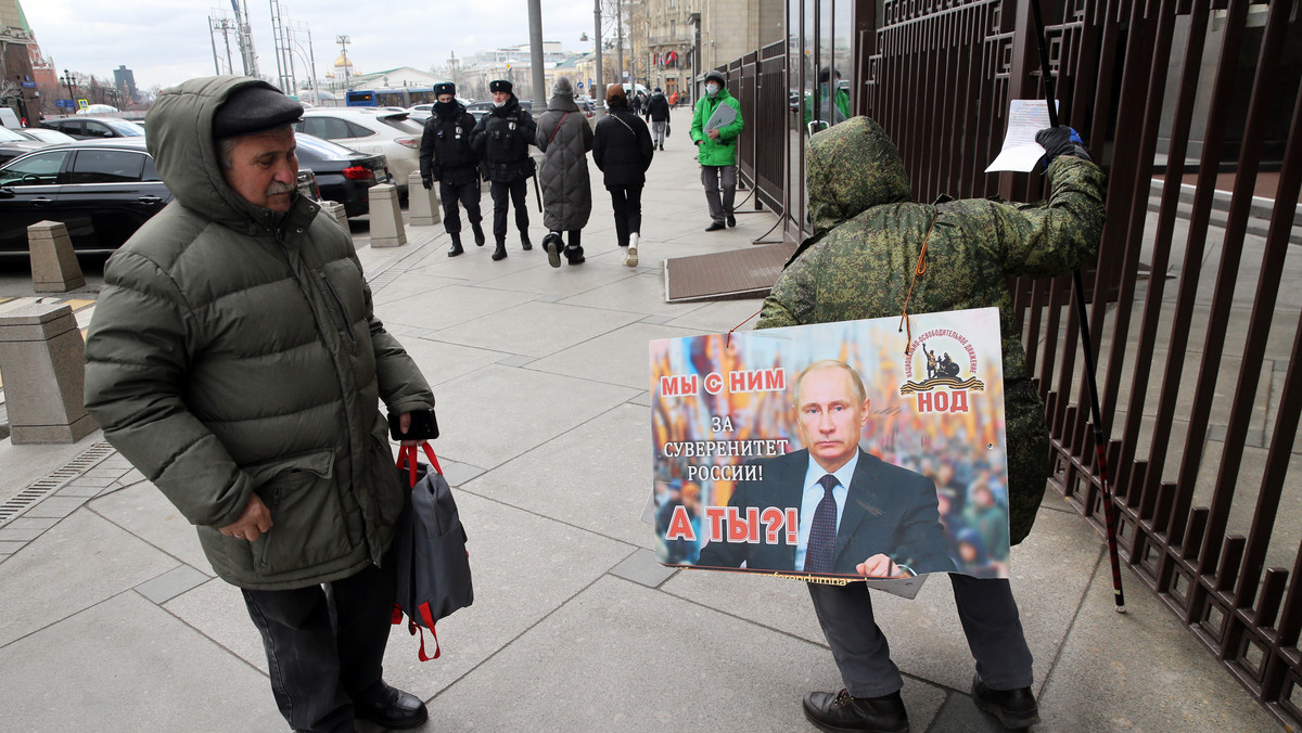 Inwazja Rosji w Ukrainie: Rosjanie wierzą Putinowi