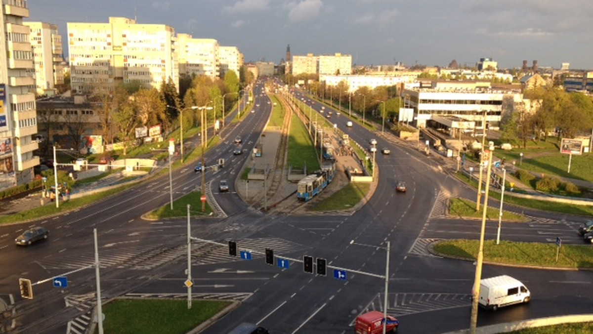Gmina Wrocław wybrała wykonawcę, który wybuduje przejście naziemne na placu Strzegomskim. Prace mają się rozpocząć jeszcze w tym miesiącu. Koszt inwestycji to ponad pół miliona złotych.