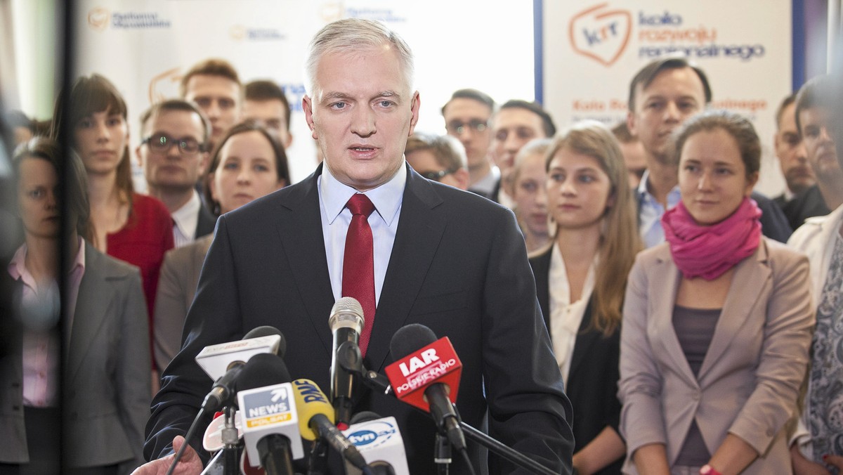 Jarosław Gowin (PO) kolejny raz zaapelował do premiera Donalda Tusku o debatę z nim przed wyborami na szefa partii. Według byłego ministra sprawiedliwości taka debata wzmocniłaby Platformę. "Miliony Polaków niepokoją się dzisiaj o własną pracę, o to, czy ich dzieci wrócą z zagranicy, o przyszłość swoich emerytur" - dodaje polityk.