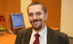 Flis: Kaczyński popełnia polityczne błędy. Przeszarżowuje i gubi kontakt z rzeczywistością