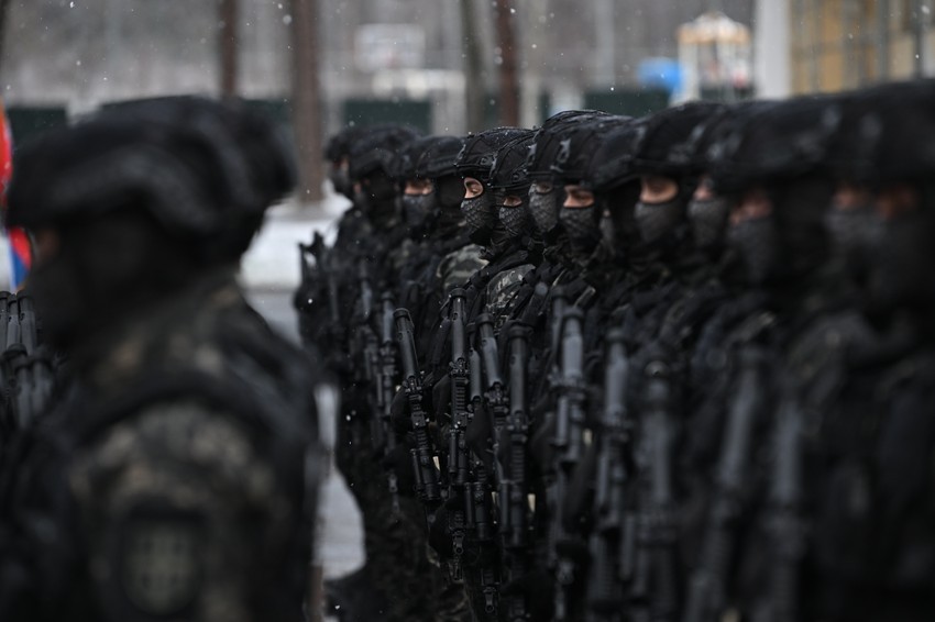 Vučić u obilasku kasarne