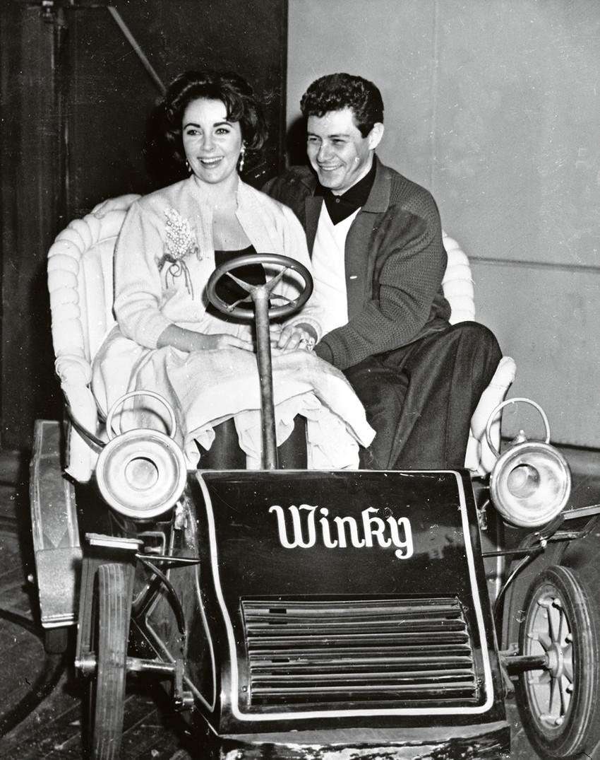 Samo nekoliko sati pošto su se Rejnoldsova i Fišer zvanično razveli, on se oženio Elizabet Tejlor, 1959. godine