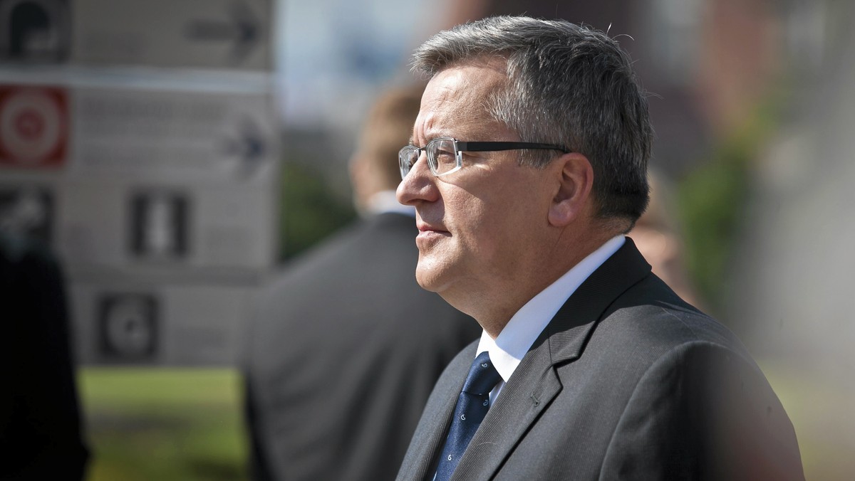 Prezydent Bronisław Komorowski, pytany w czwartek o wybory nowego przewodniczącego Platformy Obywatelskiej, nie ujawnił swojego faworyta. - Jeśli nawet komuś sekunduję, to nie ujawniam, nie zamierzam nikogo reklamować - zaznaczył.