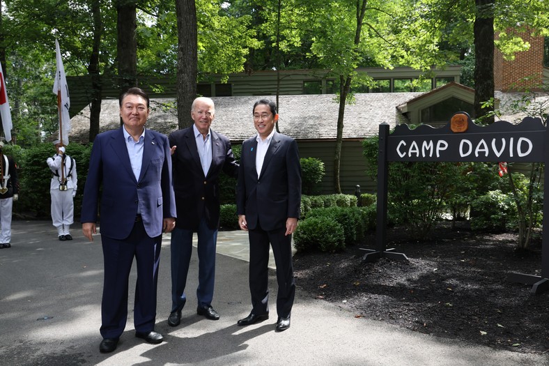 Fumio Kishida, Joe Biden i Yoon Suk-yeol w Camp David. 18.08.2023 r.