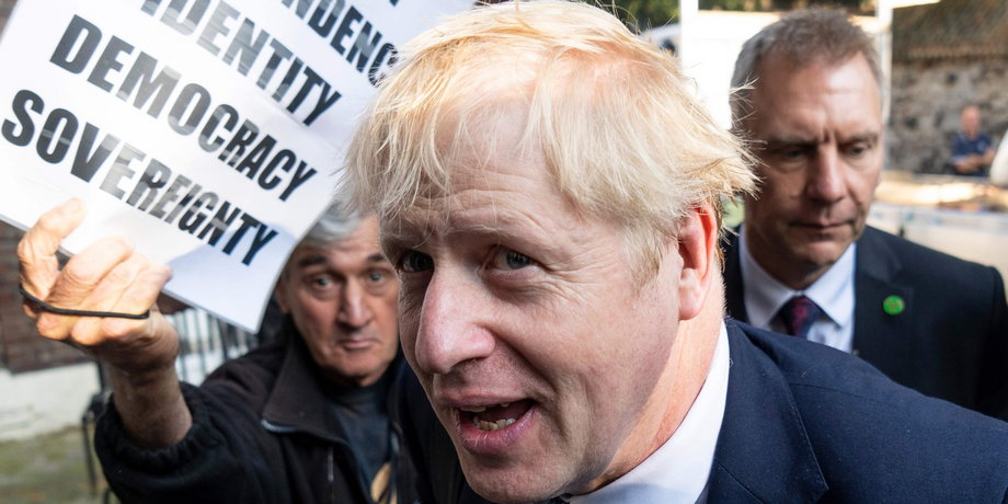 W konkursie na nowego lidera Partii Konserwatywnej i automatycznie premiera Wielkiej Brytanii Boris Johnson pokonał Jeremy’ego Hunta stosunkiem głosów 92153 do 46656.