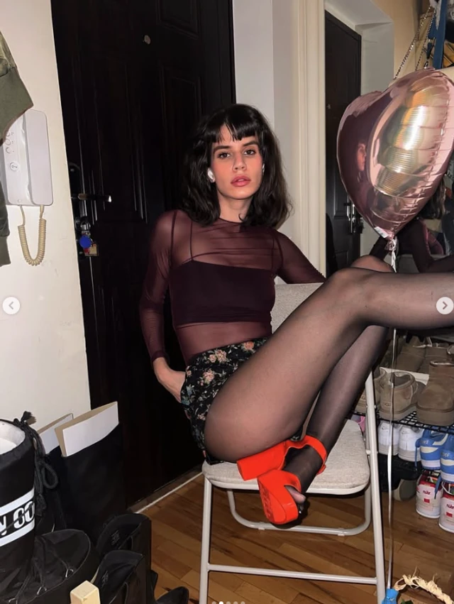 Naša glumica je 32 godine mlađa od supruga, a sad objavila vrele fotke u providnoj bluzi: Prvi reagovao Vladimir Tomović