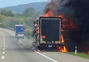 Gori kamion kod Aleksinca