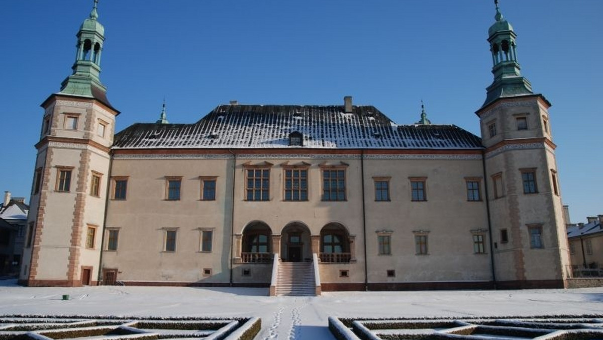 XVII-wieczna baszta prochowa w murze obwodowym kieleckiego pałacu biskupów krakowskich zostanie przebudowana, dzięki czemu połączy park miejski z pałacowym ogrodem włoskim. Ogród będzie na wiosnę odnowiony - zapowiada jego gospodarz, Muzeum Narodowe w Kielcach.