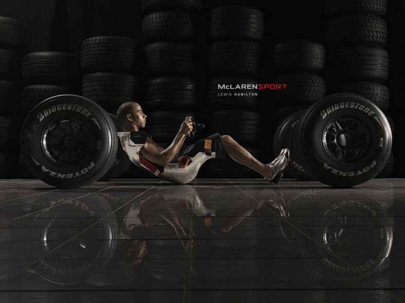 McLaren-Mercedes: kierowcy w roli modeli (fotogaleria)