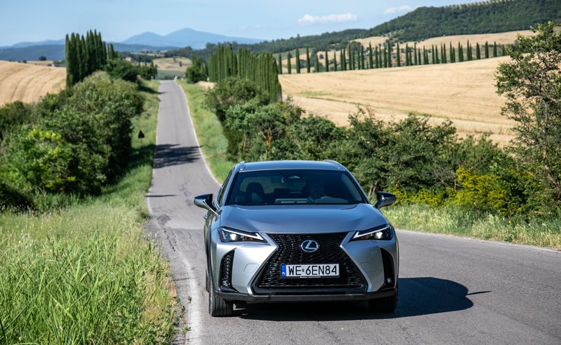 Nowy Lexus UX 300h