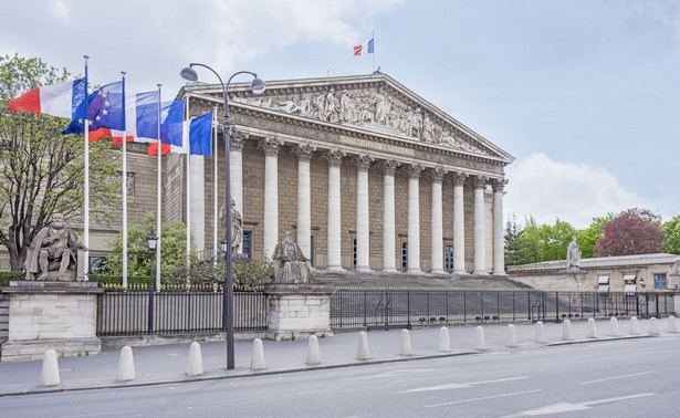 Wiceszef francuskiego parlamentu ustąpił ze stanowiska. Cztery deputowane oskarżyły go o molestowanie