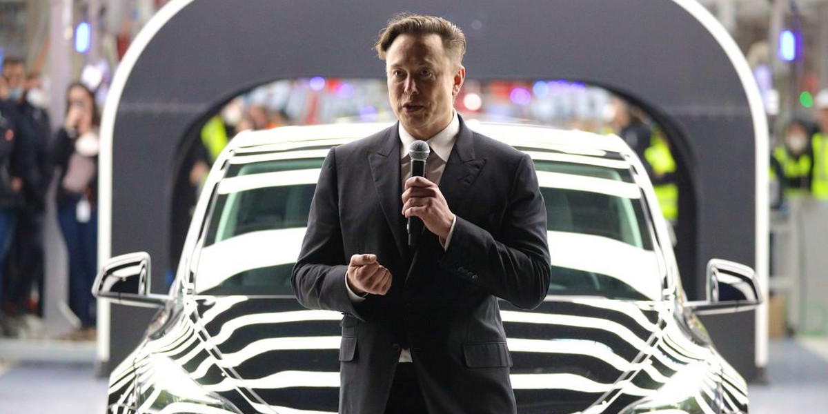 Elon Musk stracił w tym roku na akcjach Tesli już 100 mld dol.