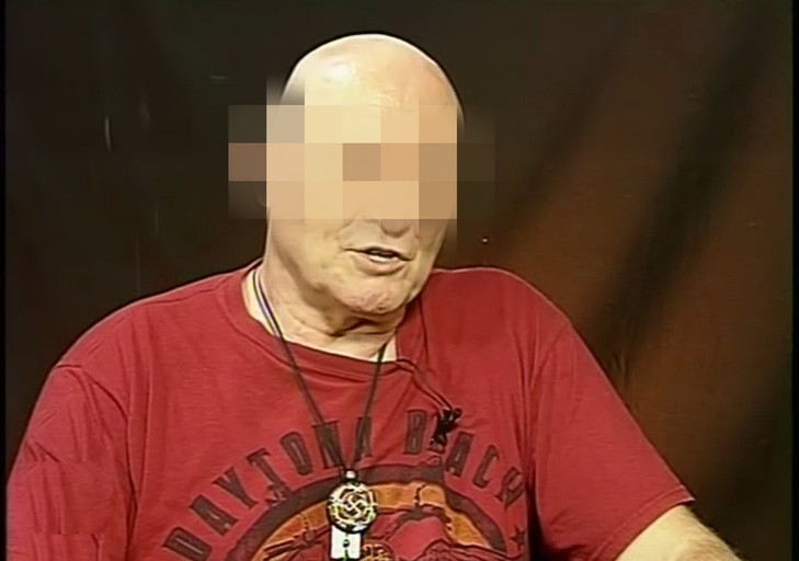 A balesetet okozó 71 éves sofőr meztelenül ült a volánhoz, a tragédia előtt leégett a háza melyben emberi maradványokat találtak /Fotó: 112Press